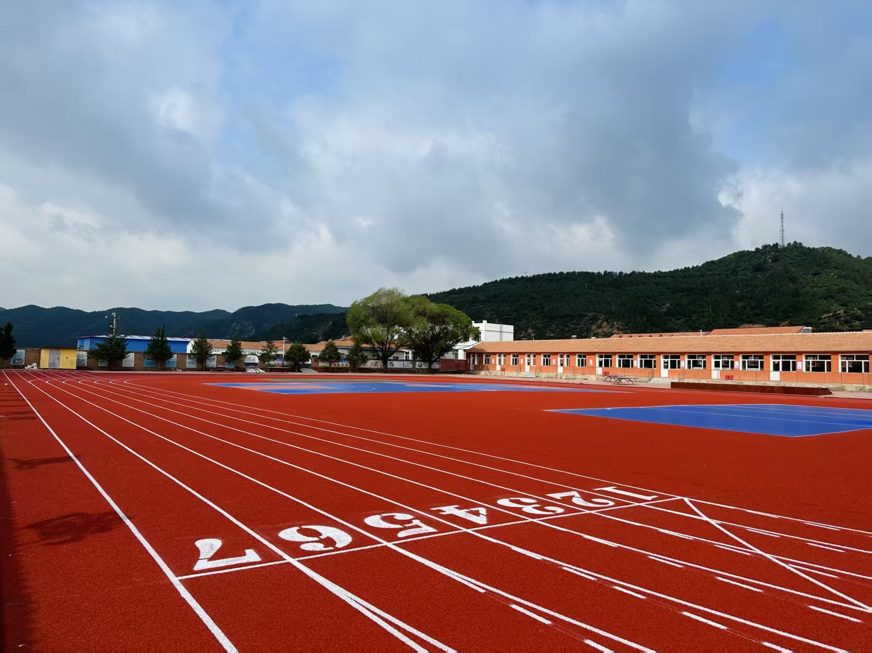 天门市自结纹塑胶跑道学校塑胶跑道 - 哪里好